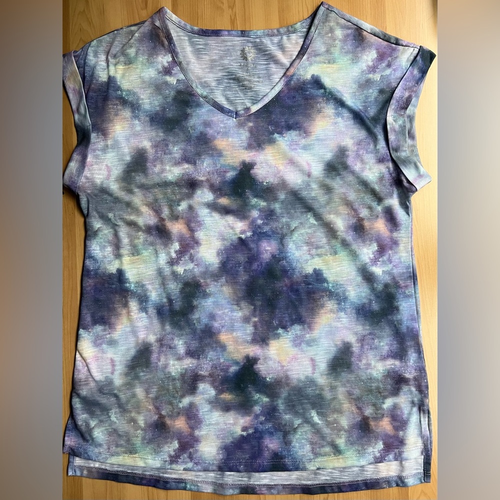 BRISAS - Women’s Tie dye / high-low / short sleeves T-shirt.